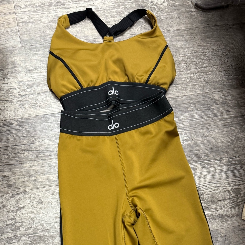 ALO Yoga SET with Black Details